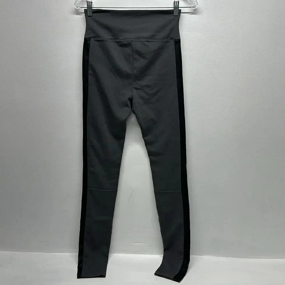 Spanx Assets Red Hot Label Leggings Pants Gray Faux Leather Stripe Size M Medium - Picture 4 of 6